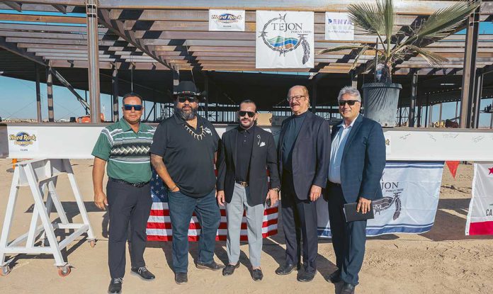 Hard Rock Tejon topping ceremony